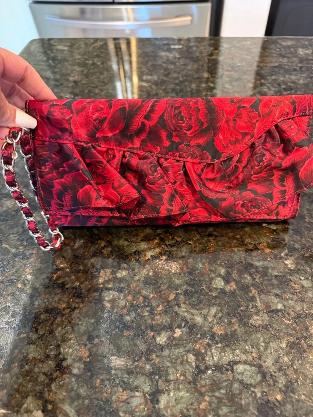 WHITE HOUSE BLACK MARKET SILKY CLUTCH SO BEAUTIFUL! - Picture 2 of 6